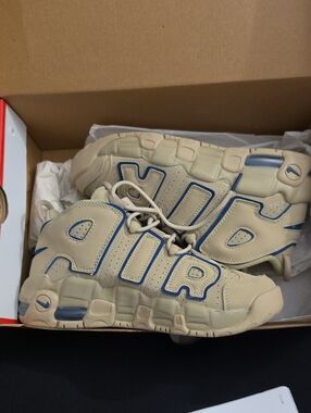 NWB Nike AIR Uptempo 6Y/7.5W